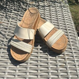 NWOT Reef Sandals